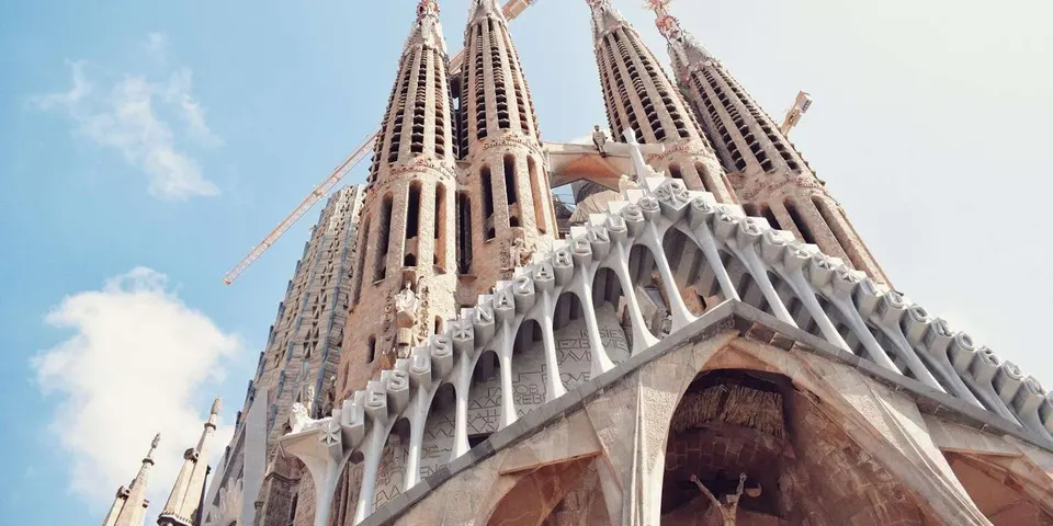 Gaudi Sagrada Familia stained glass guided tour interior